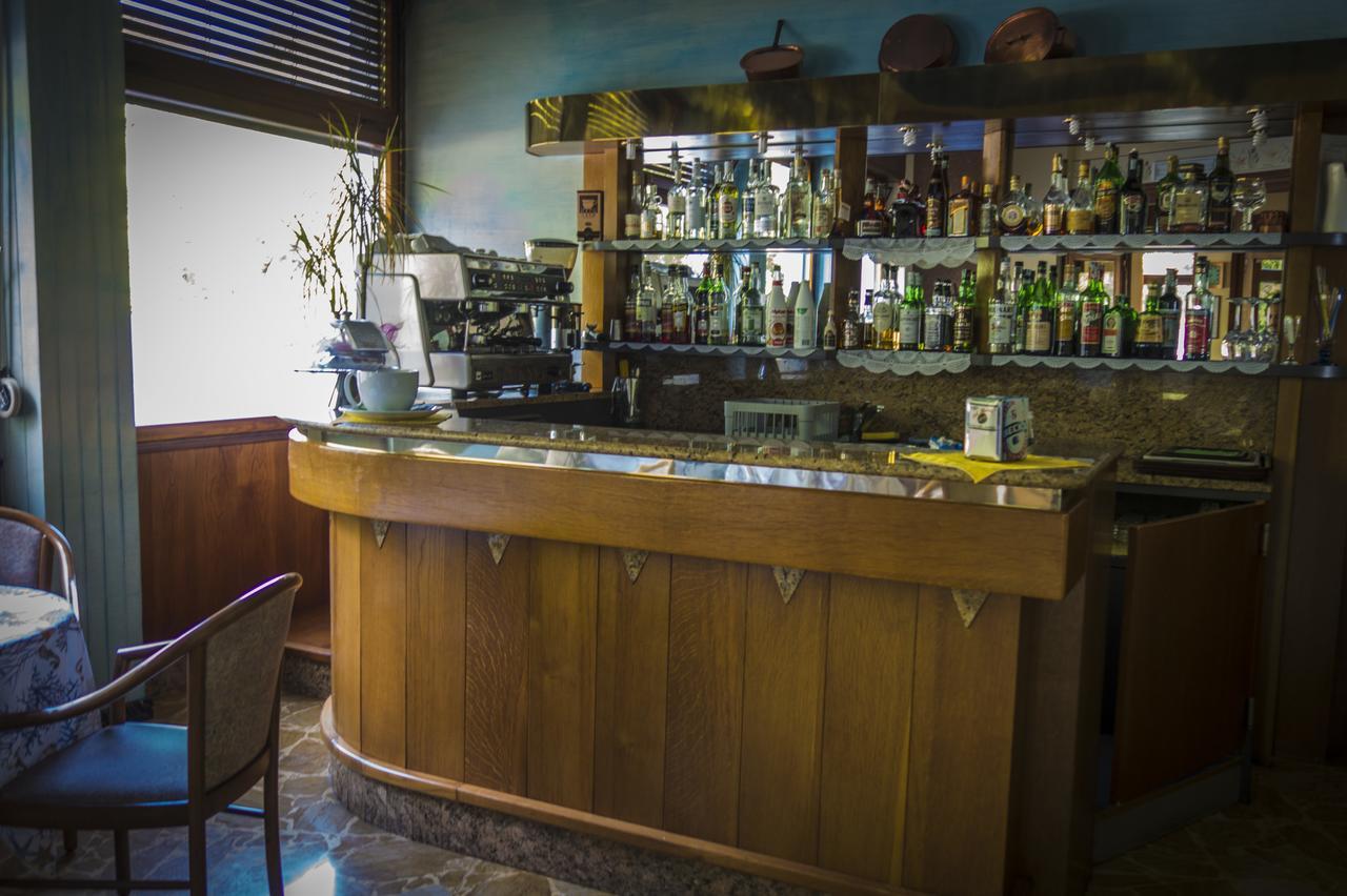 Albergo La Romanella Spinone Al Lago Екстериор снимка